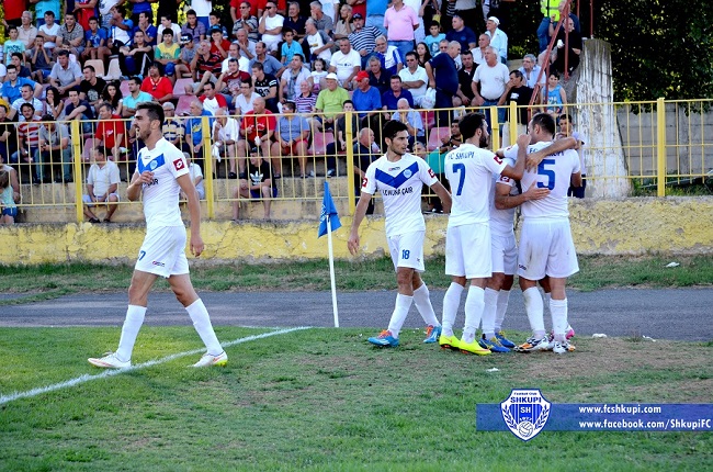 Festa_e_futbollisteve_te_FC_Shkupi_pas_golit_te_fitores